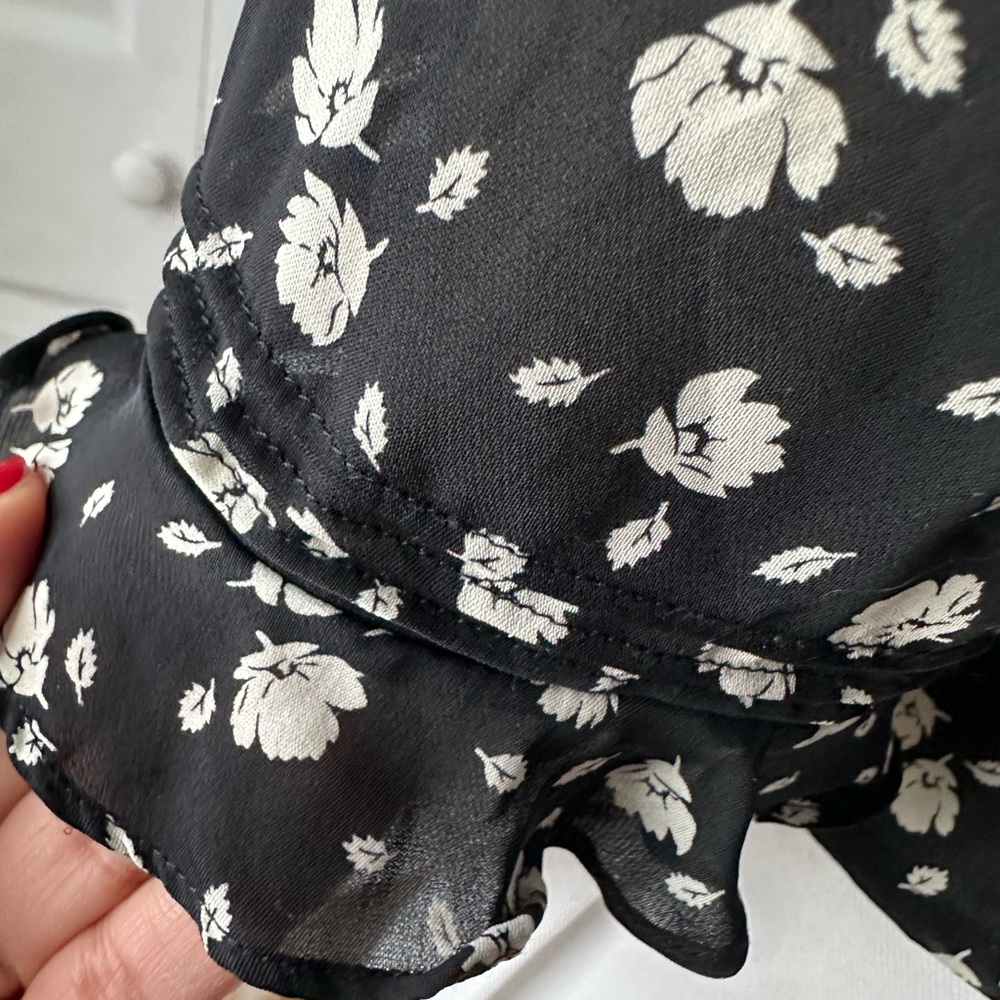 Ann Taylor Black and White Floral silk blouse - Picture 10 of 13